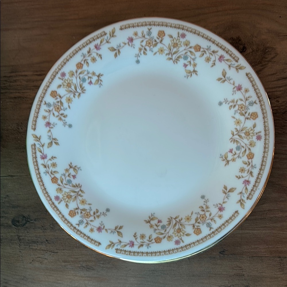 🔥🔥LILING Fine China Yung Shen 7.5” Bread Plate (4) elegant Flowers Gold Trim